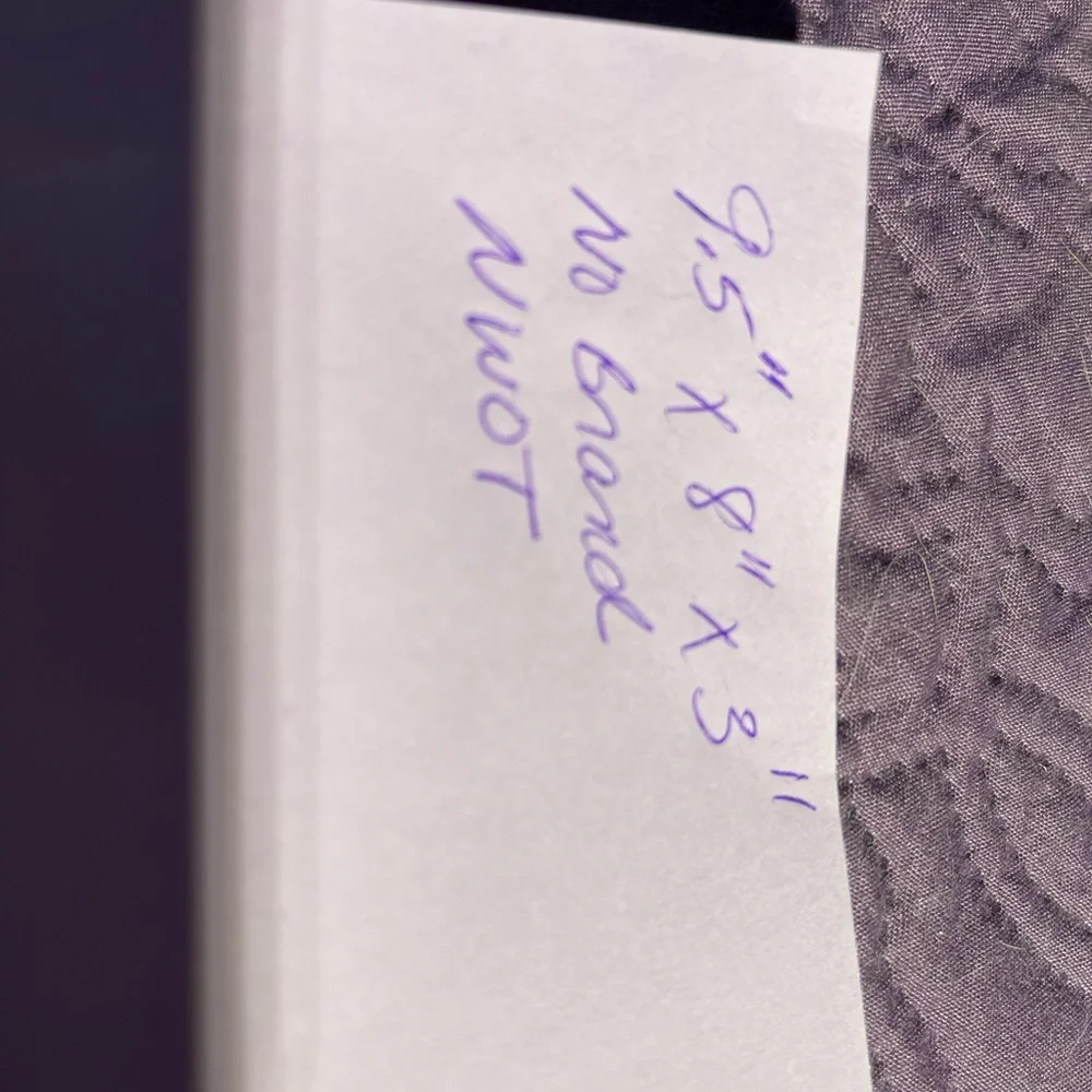 NWOT Handbag black with flower print - Picture 5 of 9